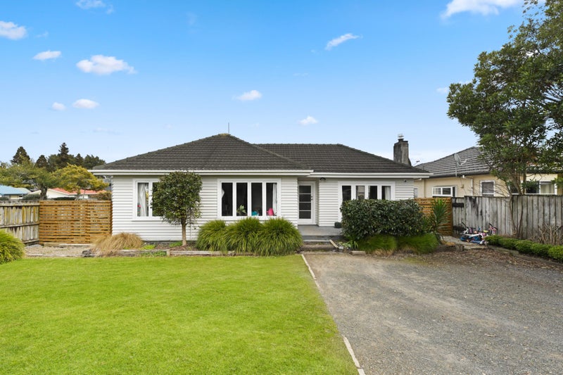 67 Lake Crescent, Hamilton Lake, Hamilton - Carousel 1