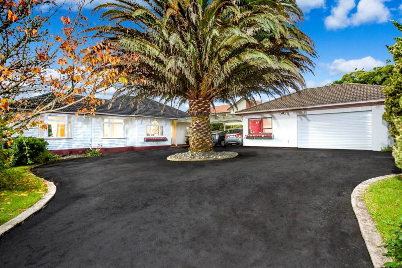 10 Louvain Place, Greenhithe, Auckland - Carousel 2