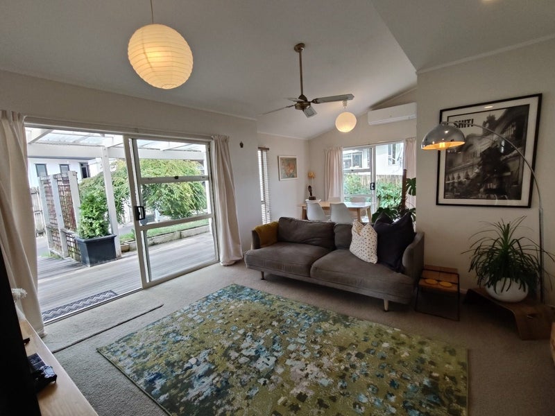 2/28 Caribbean Drive, Unsworth Heights, Auckland - Carousel 1