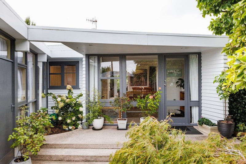 18 Buick Crescent, Awapuni, Palmerston North - Carousel 1