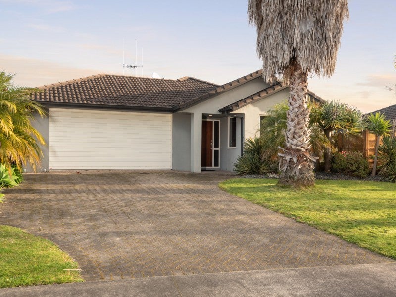 6 Montrose Place, Pyes Pa, Tauranga - Carousel 1