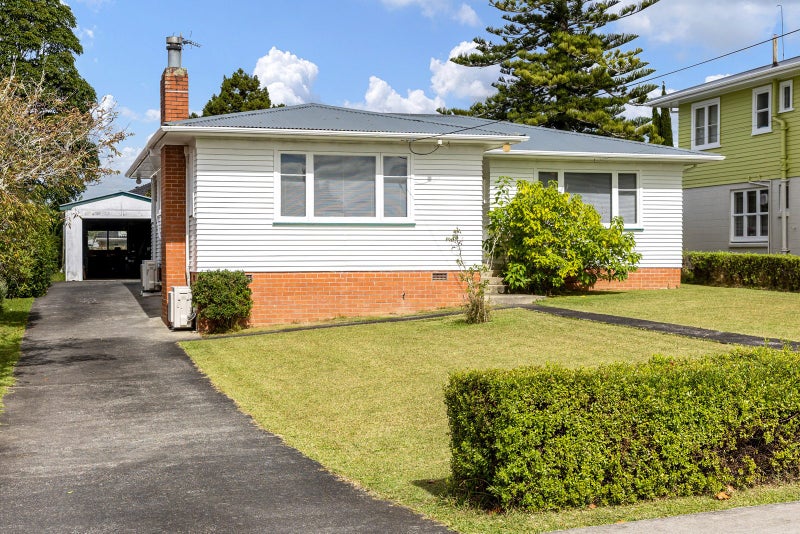 13 Beaubank Road, Kelston, Auckland - Carousel 1