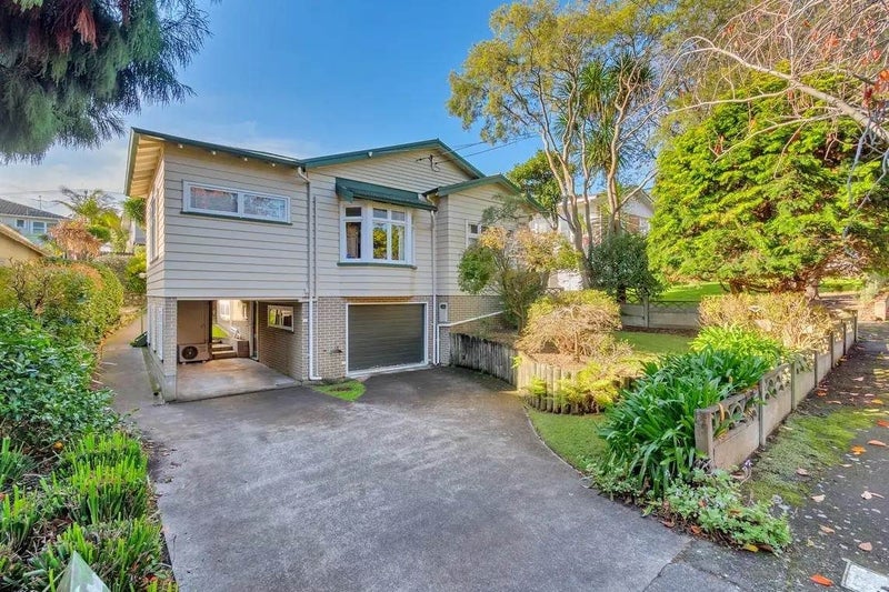 6 Rewa Road, Three Kings, Auckland - Carousel 1