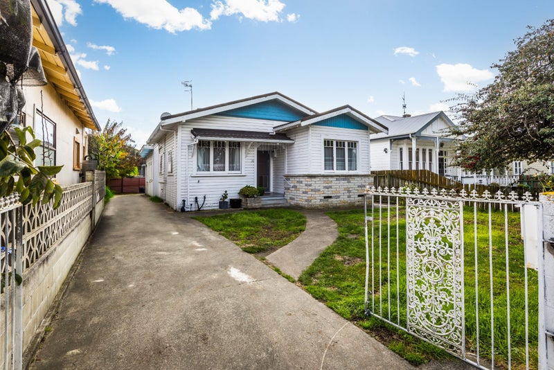 33 Kennedy Road, Napier South, Napier - Carousel 1