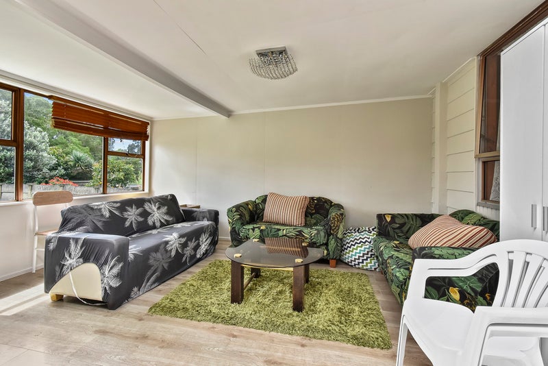 1/67 Te Irirangi Drive, Clover Park, Auckland - Carousel 1
