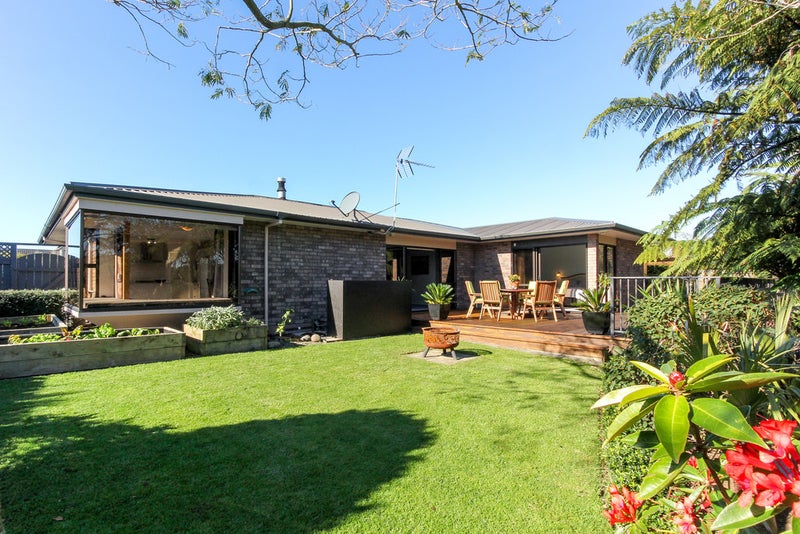 38 Tiverton Crescent, Whalers Gate, New Plymouth - Carousel 1