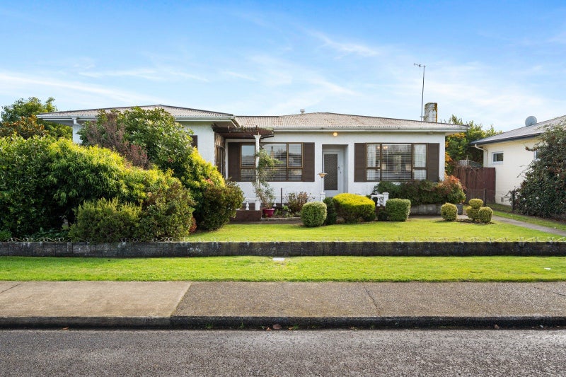 1412 Woodstock Avenue, Mayfair, Hastings - Carousel 1