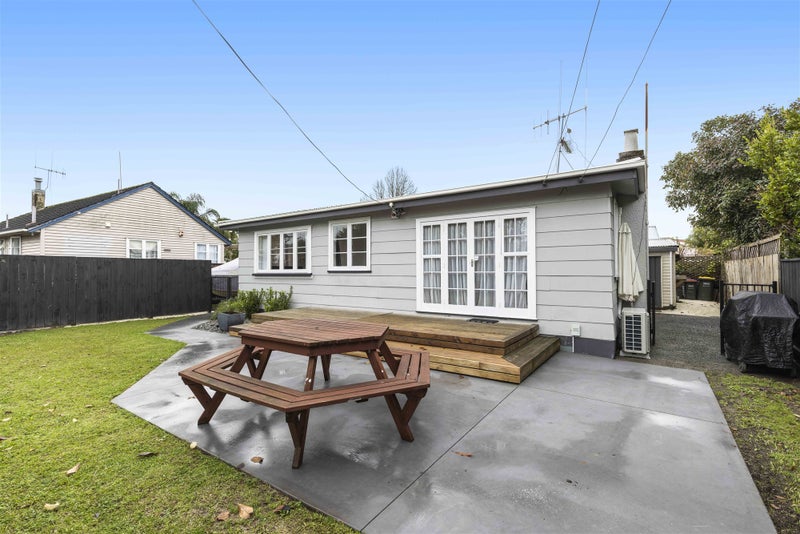 1064 Heaphy Terrace, Fairfield, Hamilton - Carousel 2