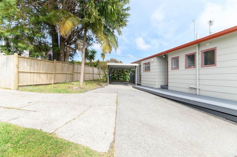 17A Barron Drive, Green Bay, Auckland - Carousel 2