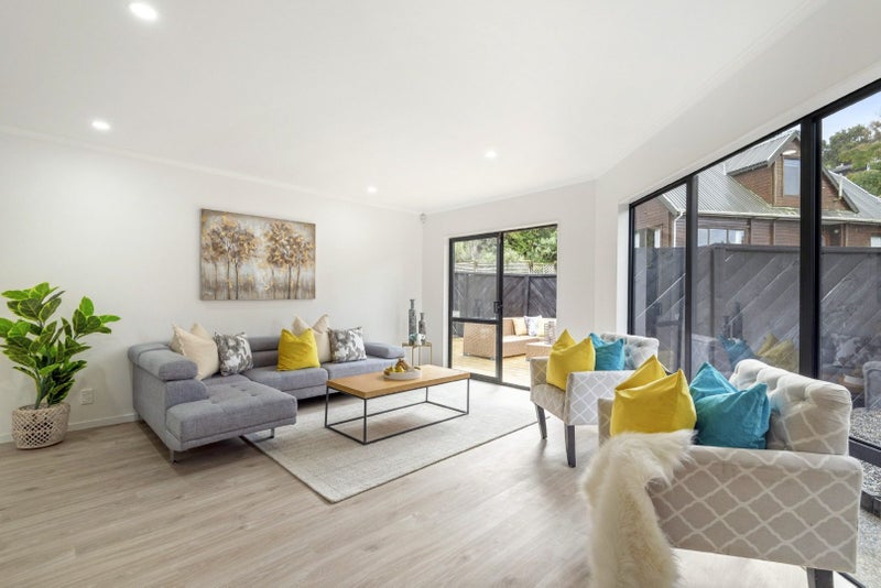 2 Stitchbird Close, Murrays Bay, Auckland - Carousel 2