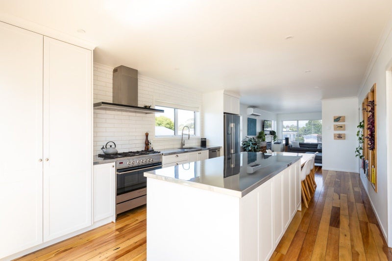 10 Margaret Place, Merrilands, New Plymouth - Carousel 2