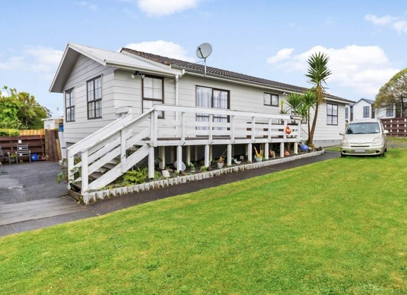 11 Frostbite Place, Ranui, Auckland - Carousel 1