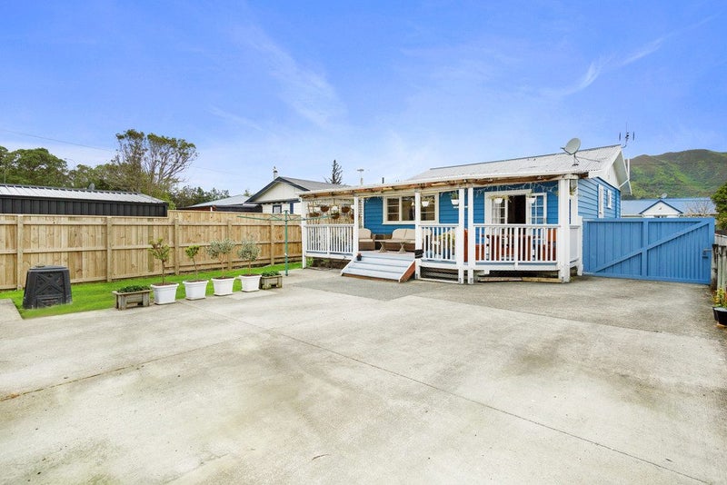49 Awamutu Grove, Waiwhetu, Lower Hutt - Carousel 1