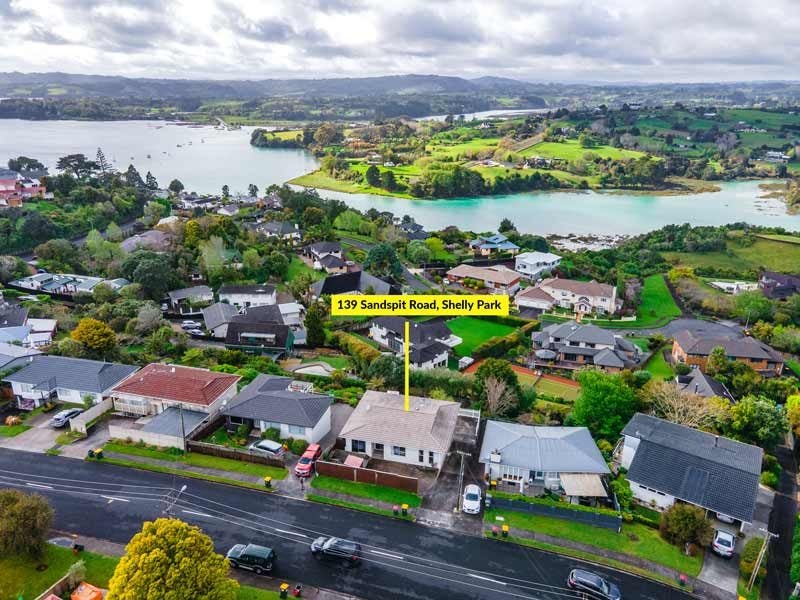 139 Sandspit Road, Shelly Park, Auckland - Carousel 1
