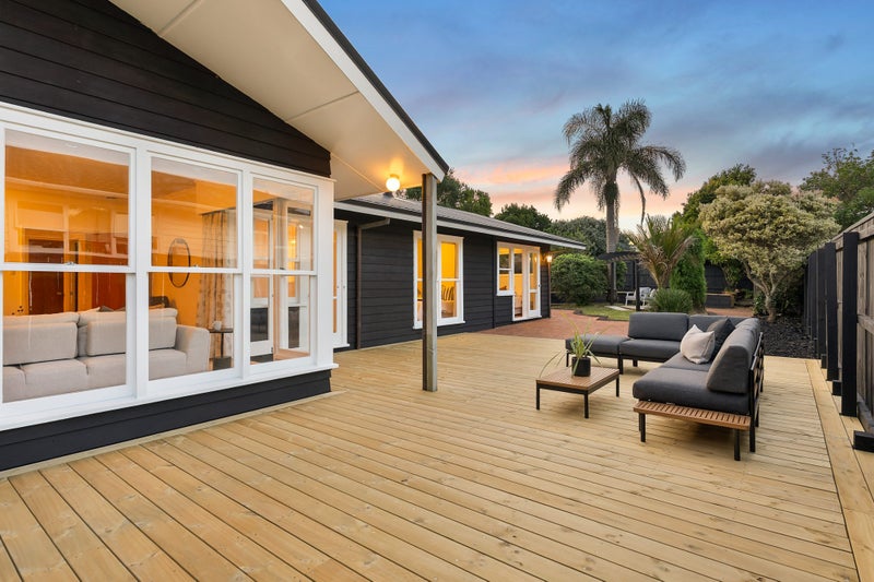 9 Tudward Glade, Hillcrest, Auckland - Carousel 2