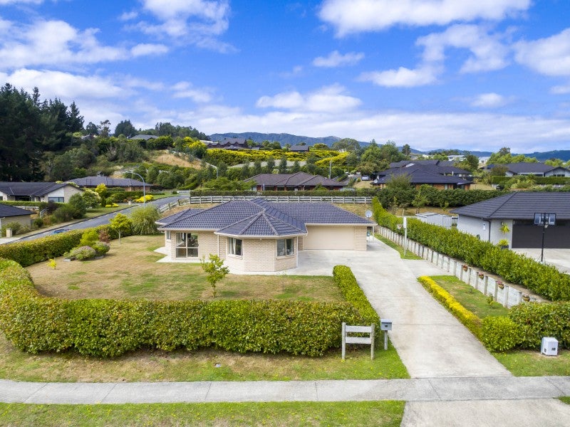 12 Opal Avenue, Timberlea, Upper Hutt - Carousel 2