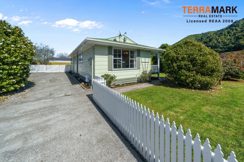 54 Hartford Crescent, Totara Park, Upper Hutt - Carousel 2