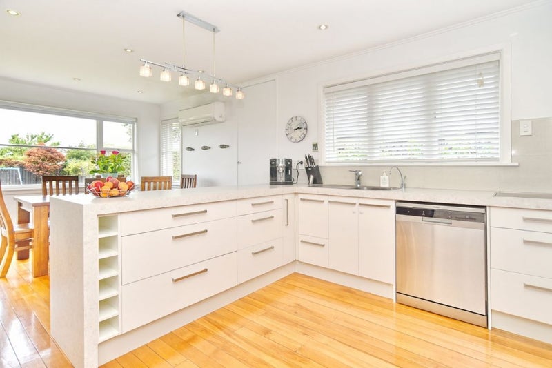 30 Sevenoaks Drive, Bryndwr, Christchurch - Carousel 2