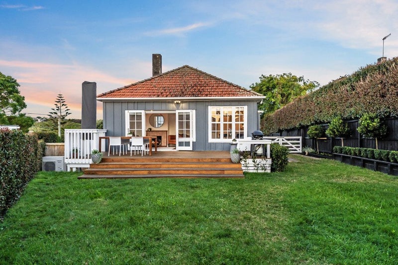 48 Tahapa Crescent, Meadowbank, Auckland - Carousel 1