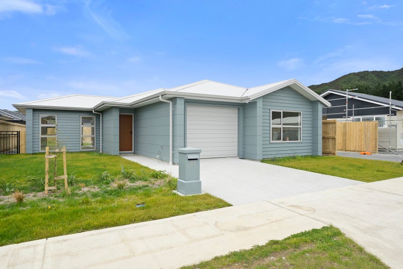 13 Brian Hughes Road, Wainuiomata, Lower Hutt - Carousel 2