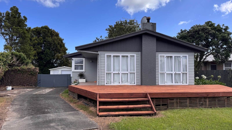 98 Edgewater Drive, Pakuranga, Auckland - Carousel 1