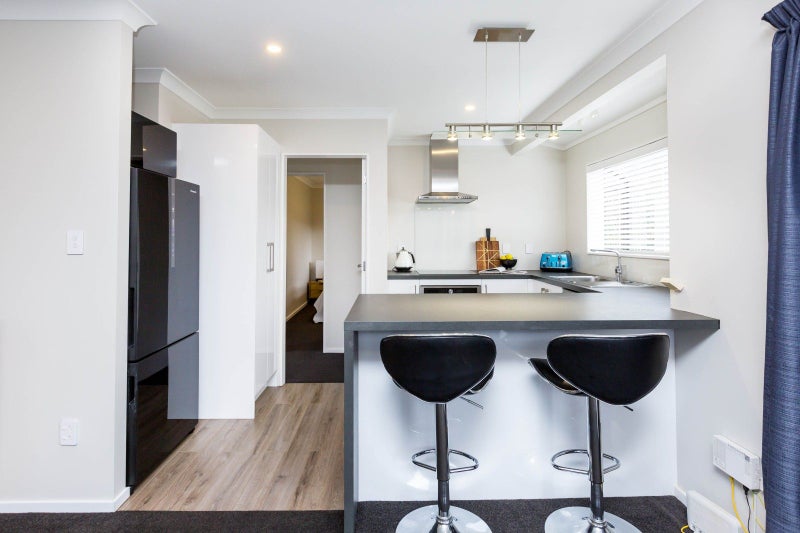 2/12 Gloucester Street, Silverstream, Upper Hutt - Carousel 2