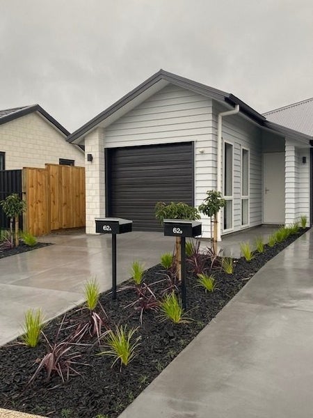 62 Pakanga Grove, Pyes Pa, Tauranga - Carousel 1