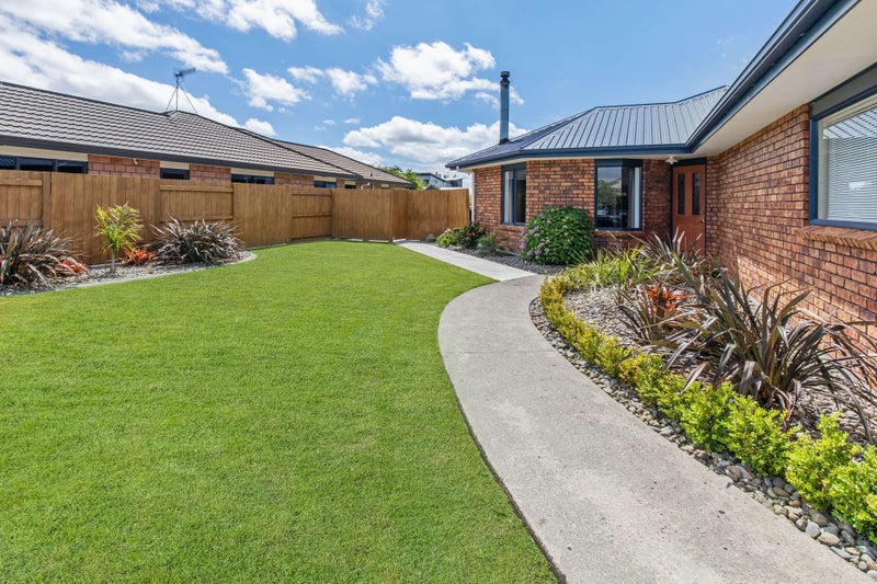 5 Meridian Grove, Kelvin Grove, Palmerston North - Carousel 2