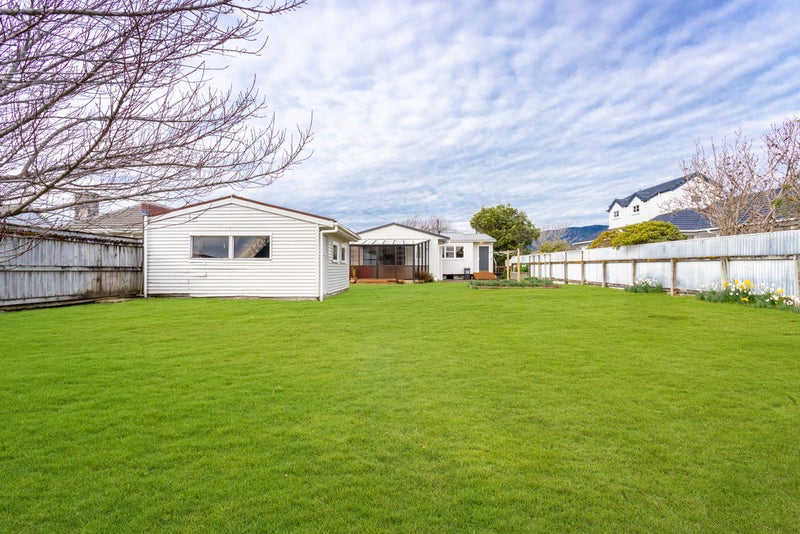 40 Fraser Crescent, Elderslea, Upper Hutt - Carousel 19
