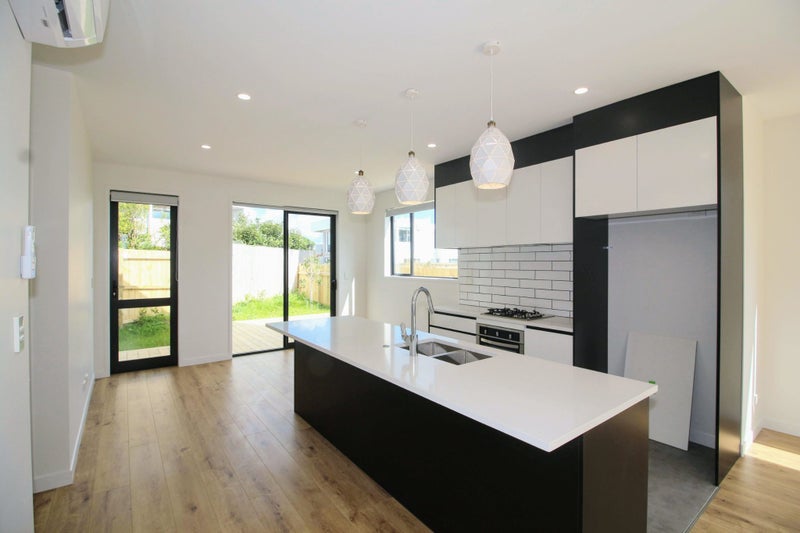 7D Gulf Crest, Bucklands Beach, Auckland - Carousel 1