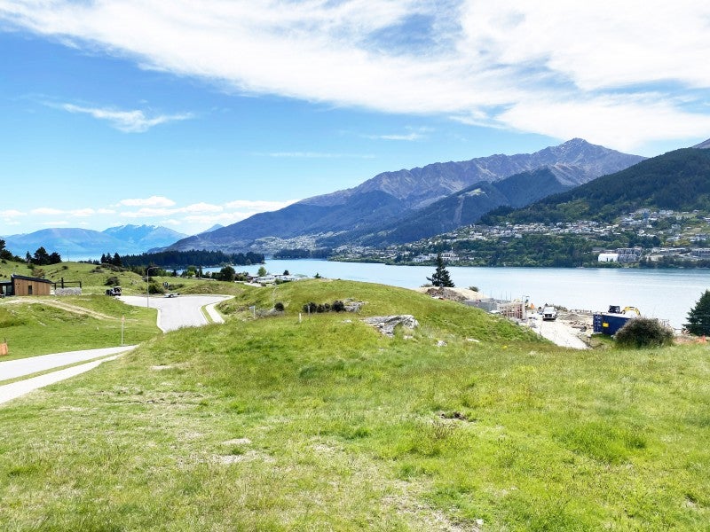 1 Elk Place, Kelvin Heights, Queenstown - Carousel 2