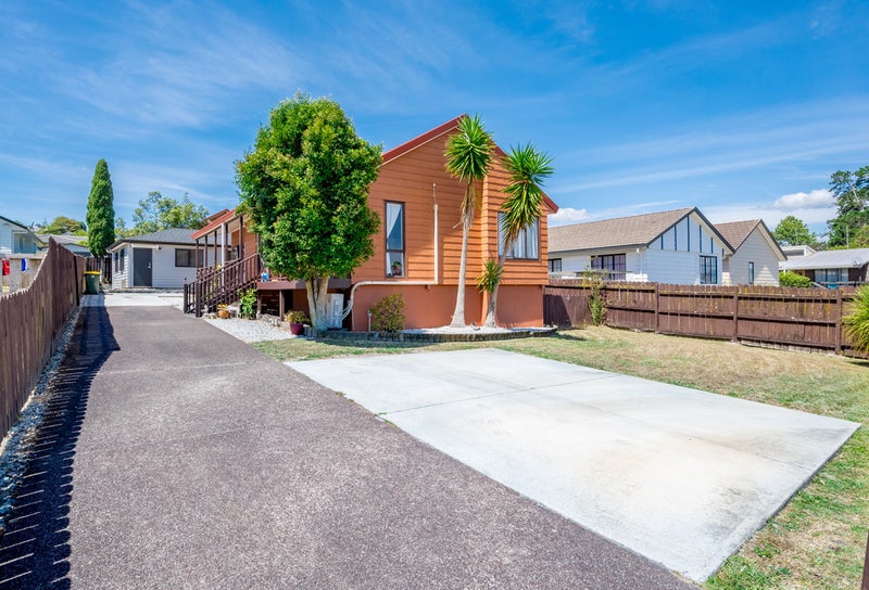 14 De Quincey Terrace, Highland Park, Auckland - Carousel 1