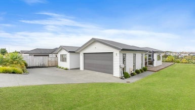 11 Flavell Drive, Orewa, Orewa - Carousel 1