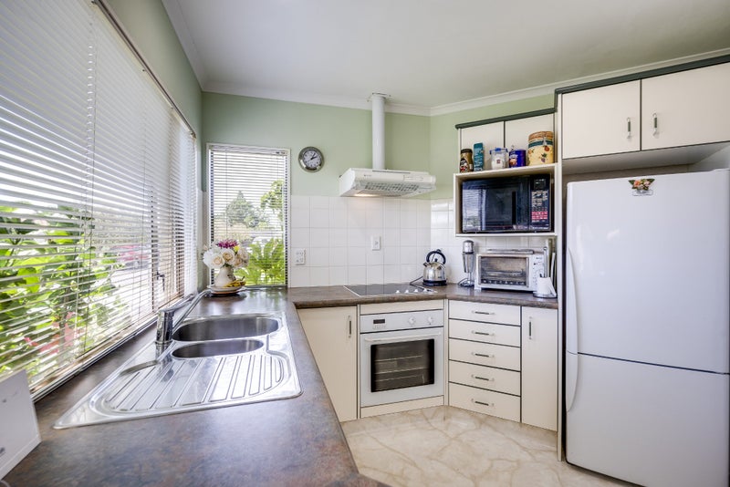 17 Sloane Place, Taradale, Napier - Carousel 2