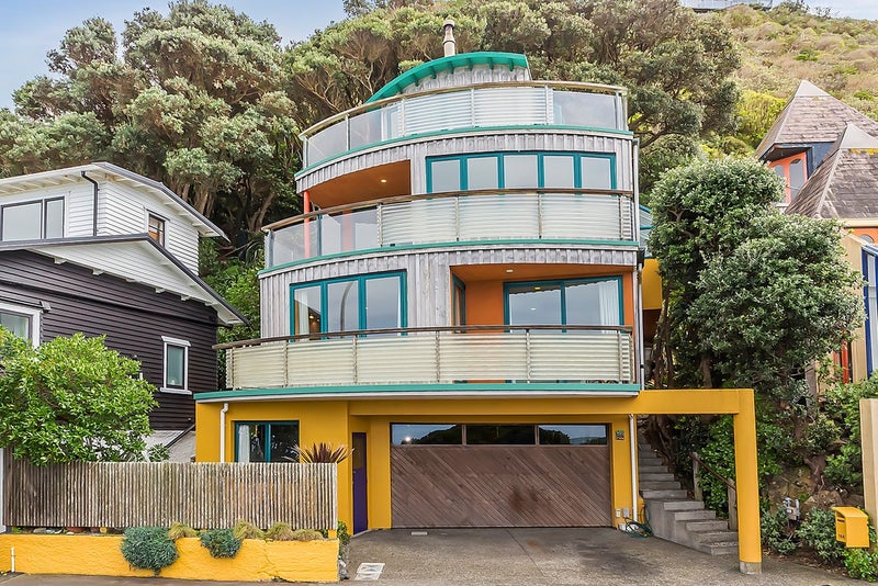 166 The Esplanade, Island Bay, Wellington - Carousel 1