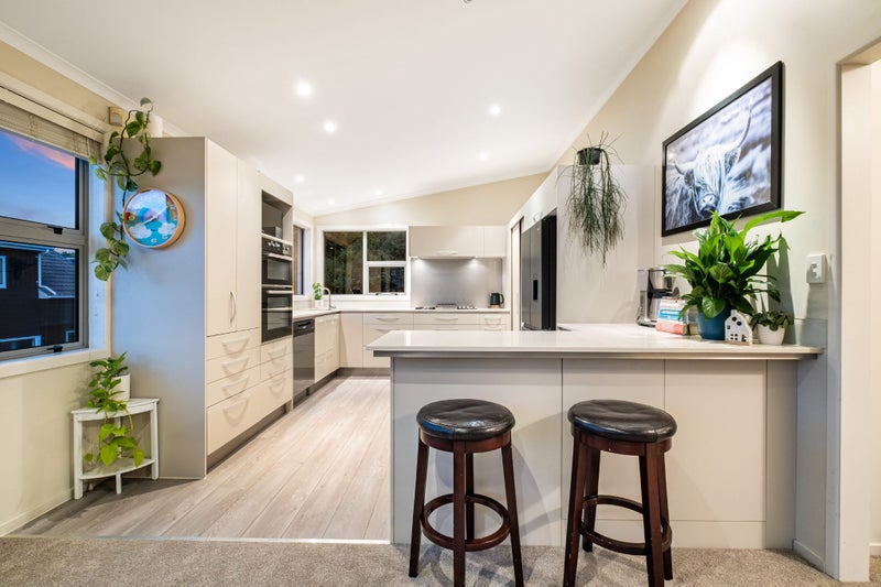 37 Spinnaker Drive, Whitby, Porirua - Carousel 2