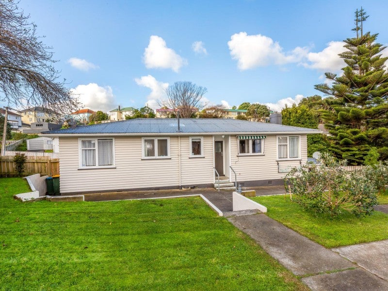 4 Hampshire Street, Cannons Creek, Porirua - Carousel 2