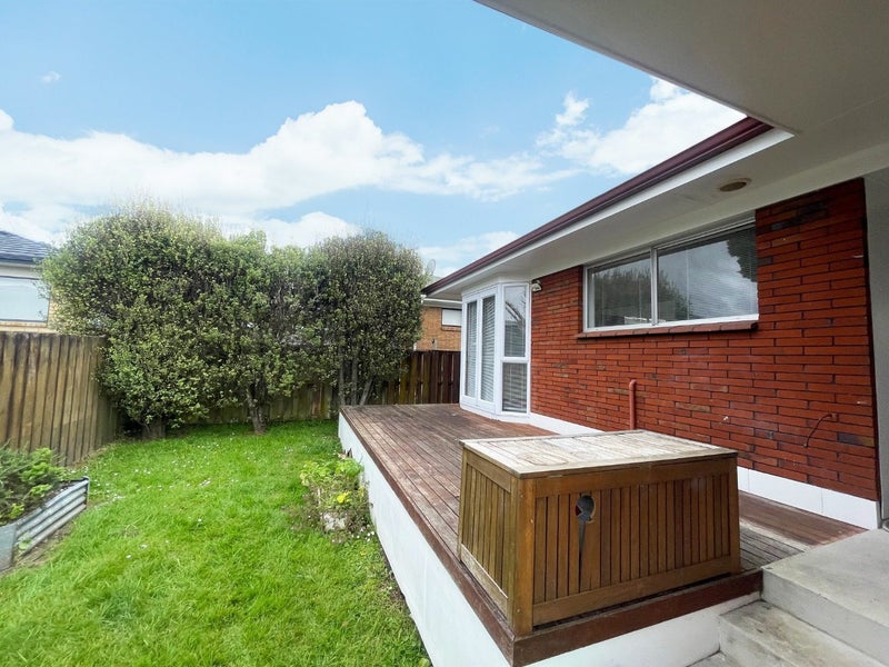 7 Binda Place, Botany Downs, Auckland - Carousel 2