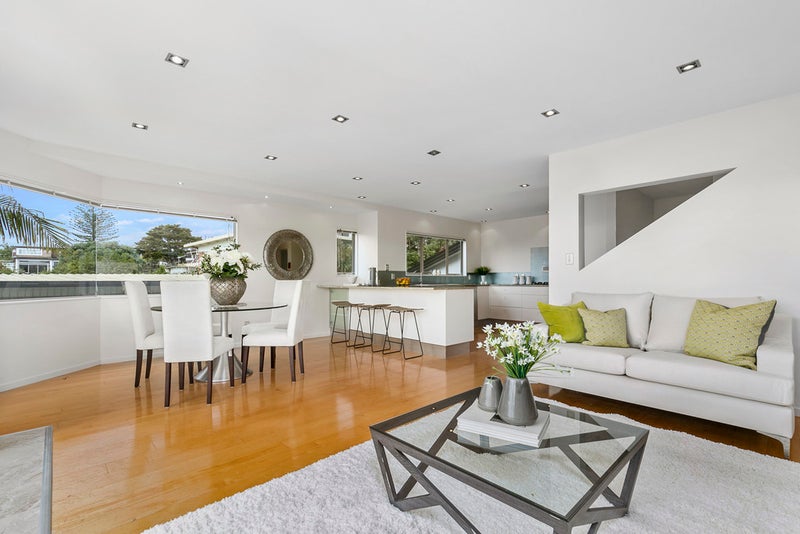 19A Scarboro Terrace, Murrays Bay, Auckland - Carousel 2