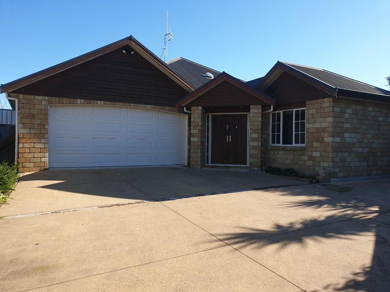 9 Roderick Place, Rototuna, Hamilton - Carousel 1