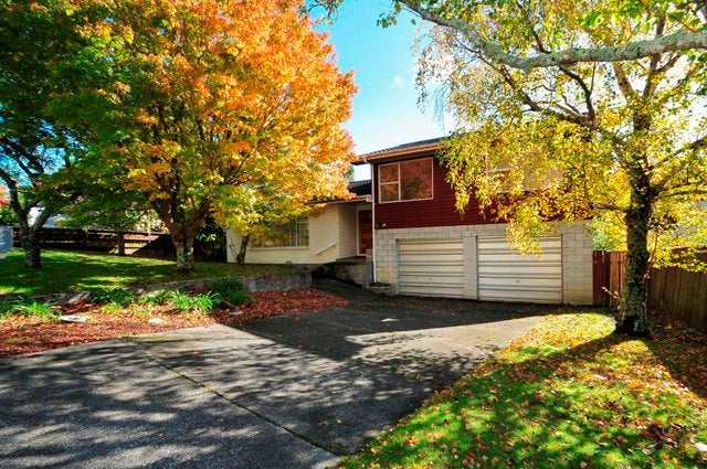 17 Chichester Drive, Pinehaven, Upper Hutt - Carousel 1