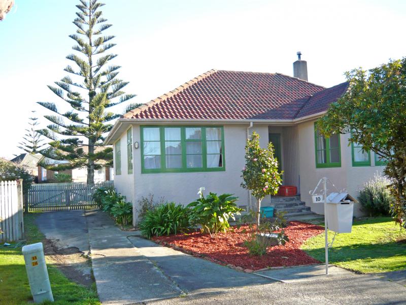 10 Hamua Grove, Waiwhetu, Lower Hutt - Carousel 1