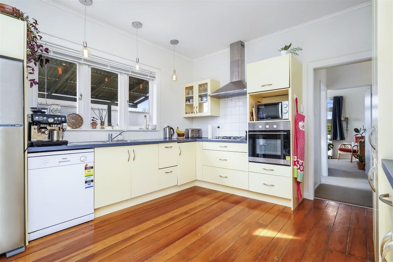 31 Brookfield Street, Hamilton East, Hamilton - Carousel 2