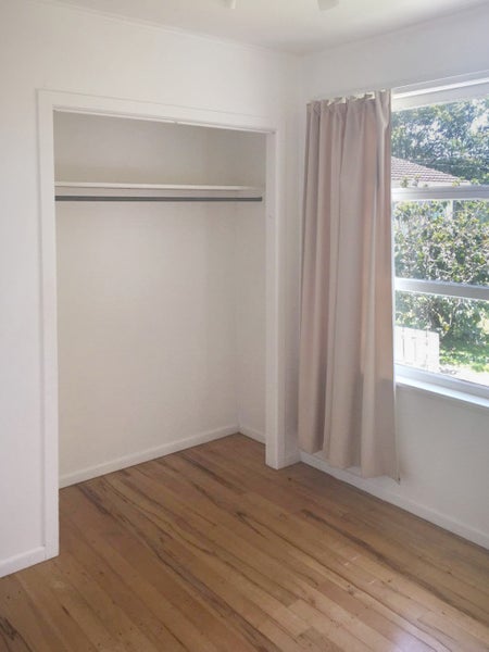 2/39 Shakespeare Road, Milford, Auckland - Carousel 6