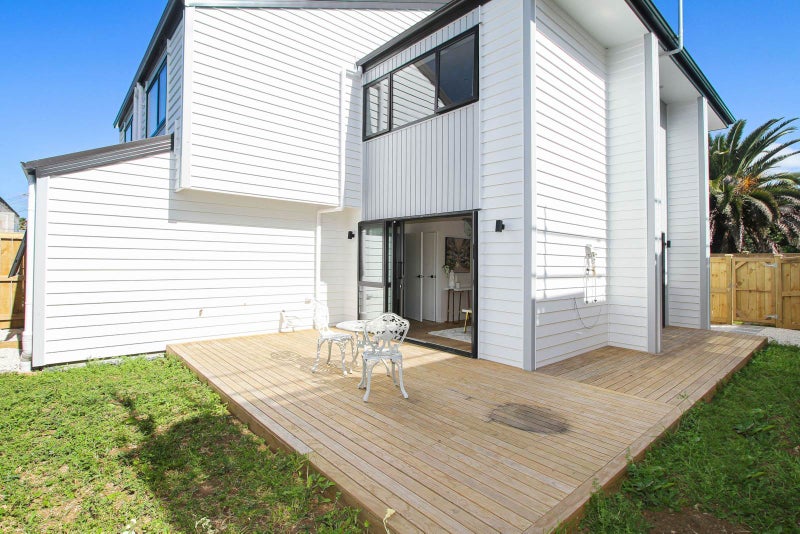 35E Tamatea Avenue, Point England, Auckland - Carousel 2