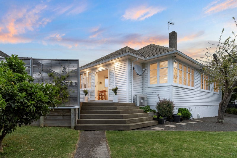 17 Anderson Avenue, Point England, Auckland - Carousel 1