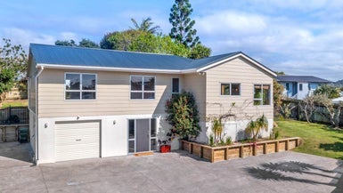 19 Sun Valley, Hatfields Beach, Orewa - Carousel 1