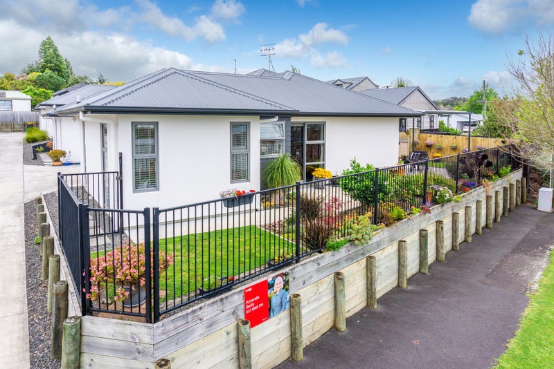 1/4 Ross View Terrace, Dinsdale, Hamilton - Carousel 1