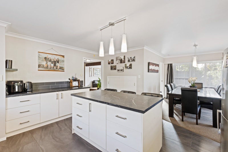 4 Cargill Place, Frankleigh Park, New Plymouth - Carousel 2