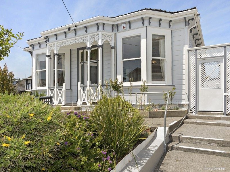 5 Te Wharepouri Street, Berhampore, Wellington - Carousel 1